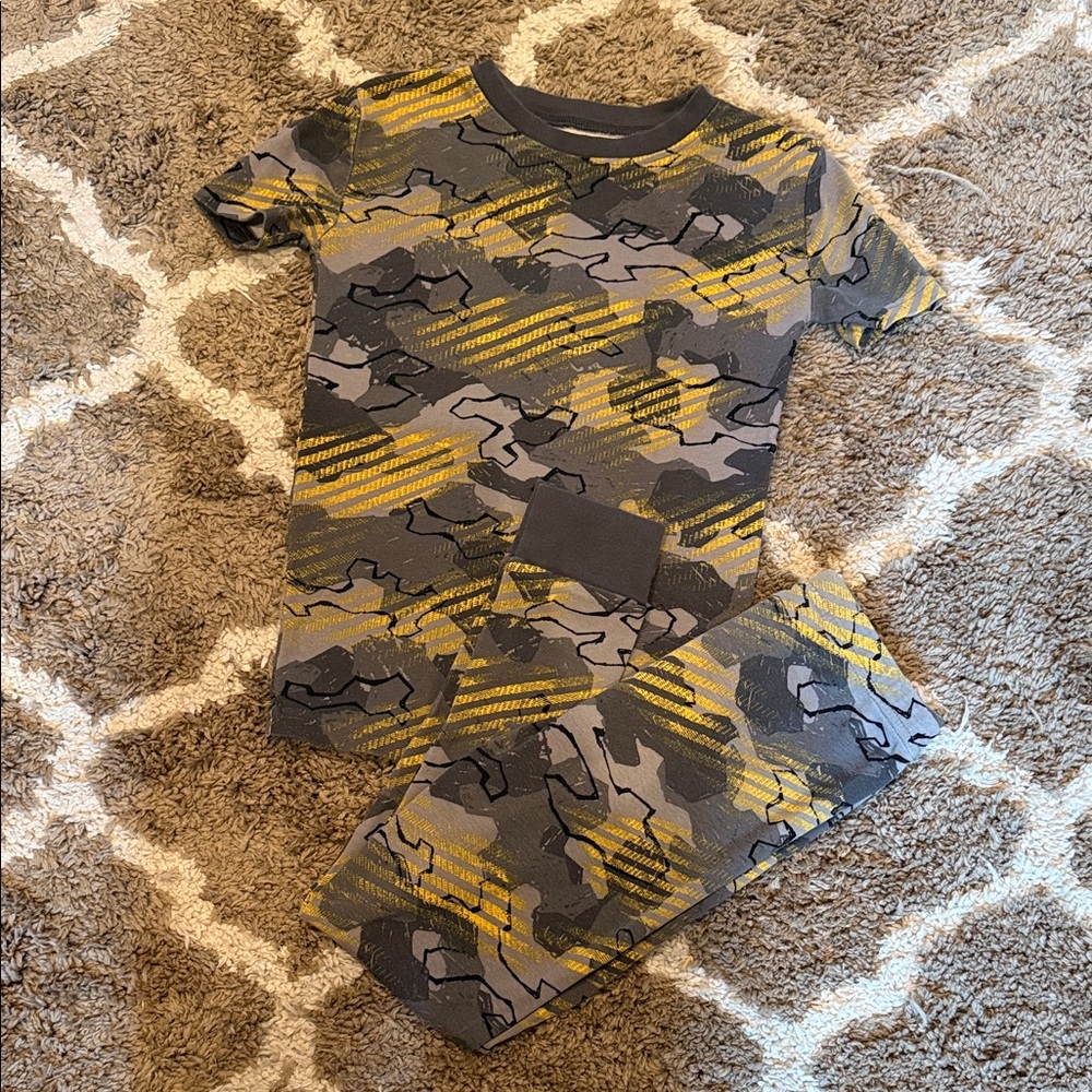 Camouflage youth T-Shirt and Pants Pajamas set!